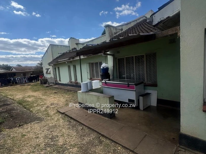 Golden Oldie Modern 5-Bedroom Home – Marlborough