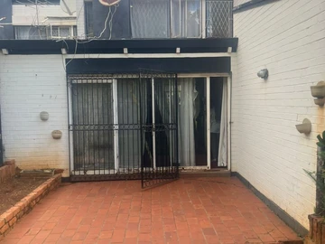 2 Bedroom Flat & Apartment