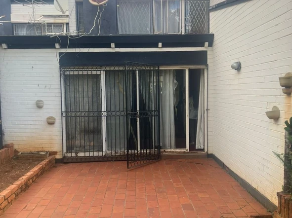 2 Bedroom Flat & Apartment