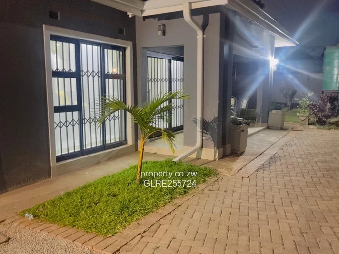 Modern 4-Bed Walled Home in Braeside with Verandah