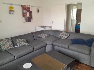 2 Bedroom Flat & Apartment