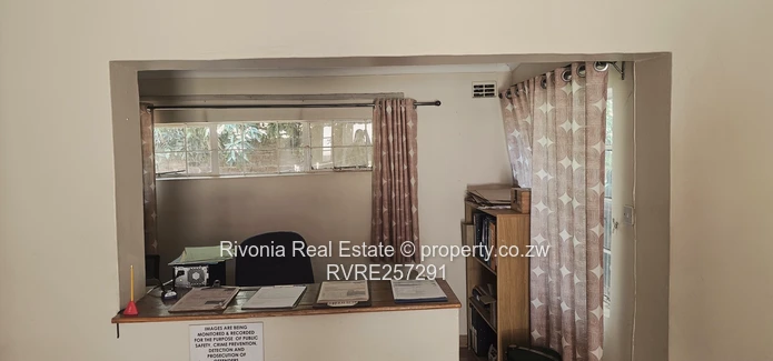 Milton Park 4BR Home/Office — Solar, Tank, En-Suite