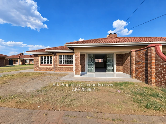 Cluster to Rent in Prospect, Waterfalls