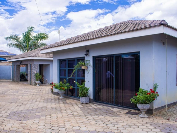 5 Bedroom House
