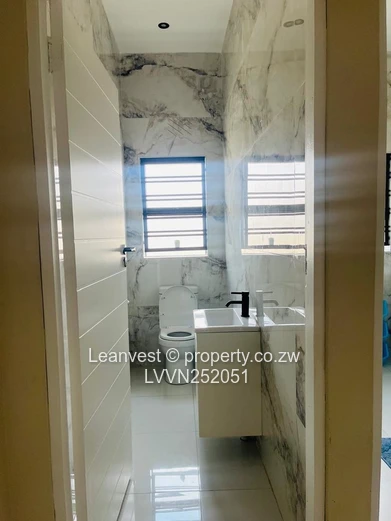 6-Bed Luxury Westgate Apartment