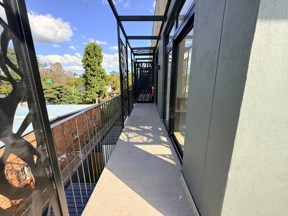 2 Bedroom Flat & Apartment