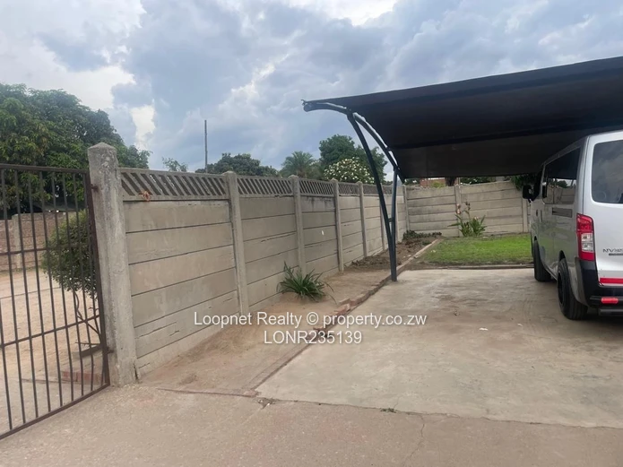 3-Bed Houghton Park House - Carport, Spacious Cottage, Garden