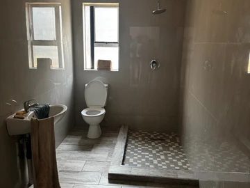 2 Bedroom Flat & Apartment