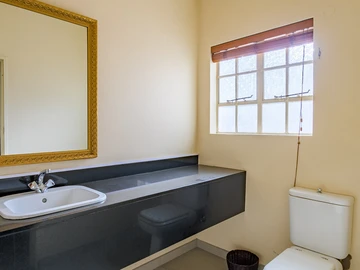 3 Bedroom Flat & Apartment