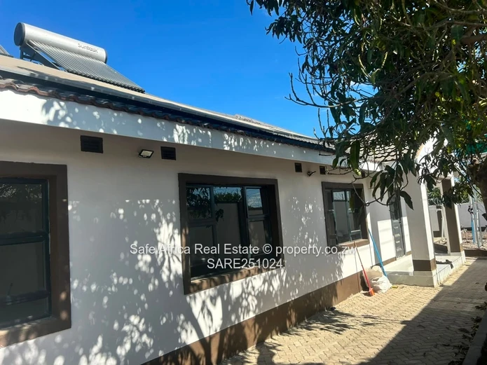 4 BEDROOM HOUSE TO LET | ZIMRE PARK, NEAR MUTARE ROAD - $700pm