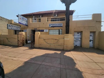 Commercial building for sale