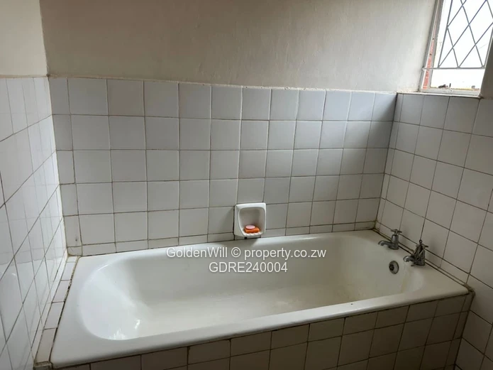 Garden flat for Sale