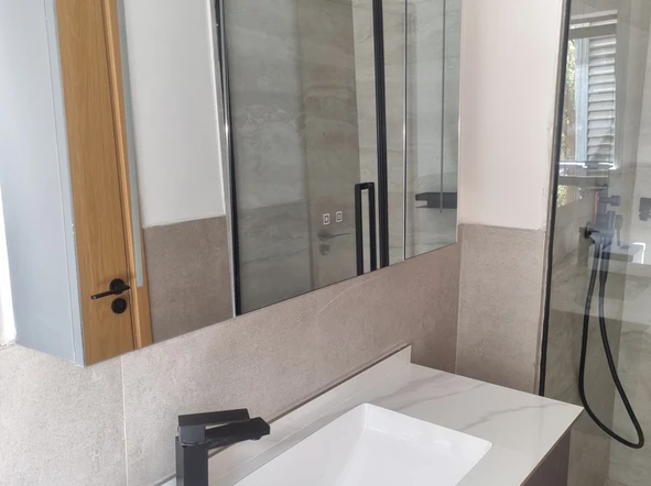 2 Bedroom Flat & Apartment