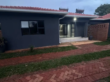 Charming 2-Bed Cottage for Rent in Highlands, Harare