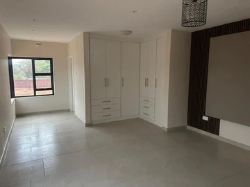 4 Bedroom Flat & Apartment