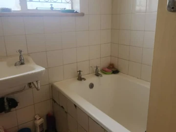 2 Bedroom Flat & Apartment