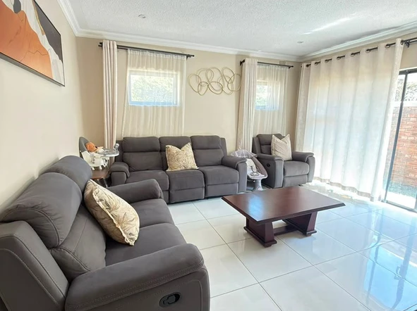 2 Bedroom Flat & Apartment