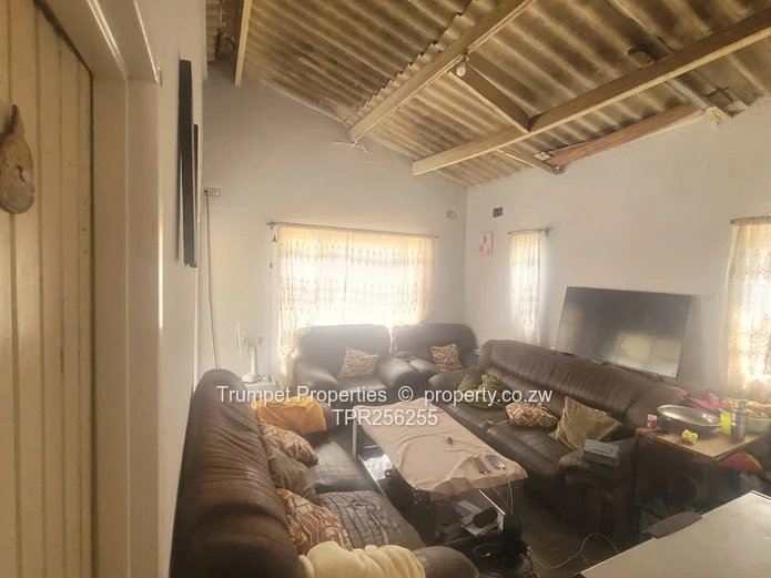 Tiled 4-Bed Home with Verandah in Sunningdale