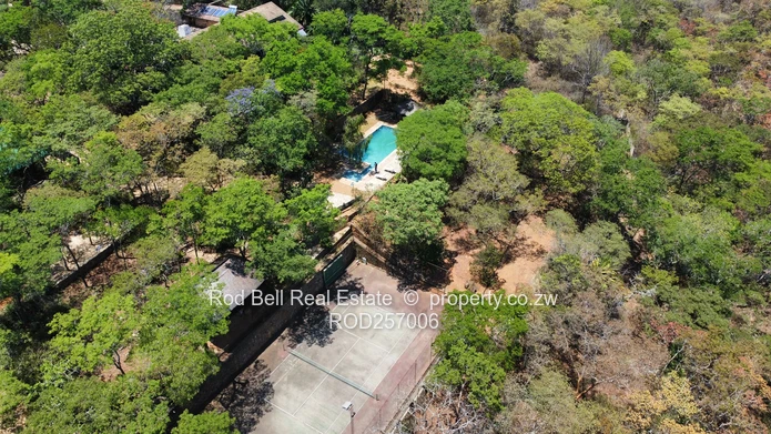 Large family home and cottage sitting on 6 acres with amazing views