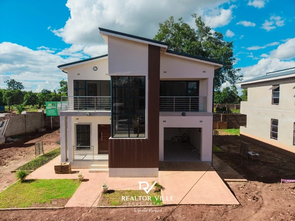 4 Bedroom Flat & Apartment