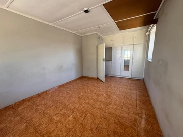 2 Bedroom Flat & Apartment
