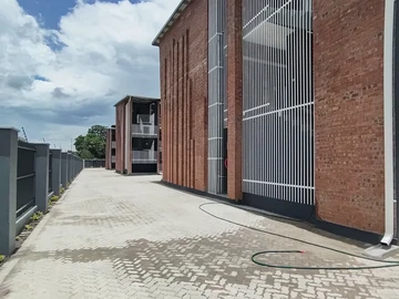 2 Bedroom Flat & Apartment