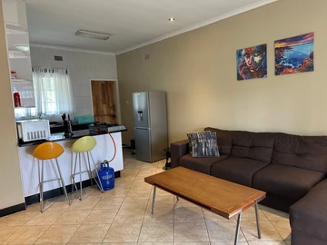 2 Bedroom Flat & Apartment