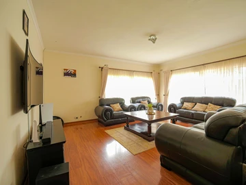 3 Bedroom Flat & Apartment