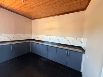 3 Bedroom Flat & Apartment