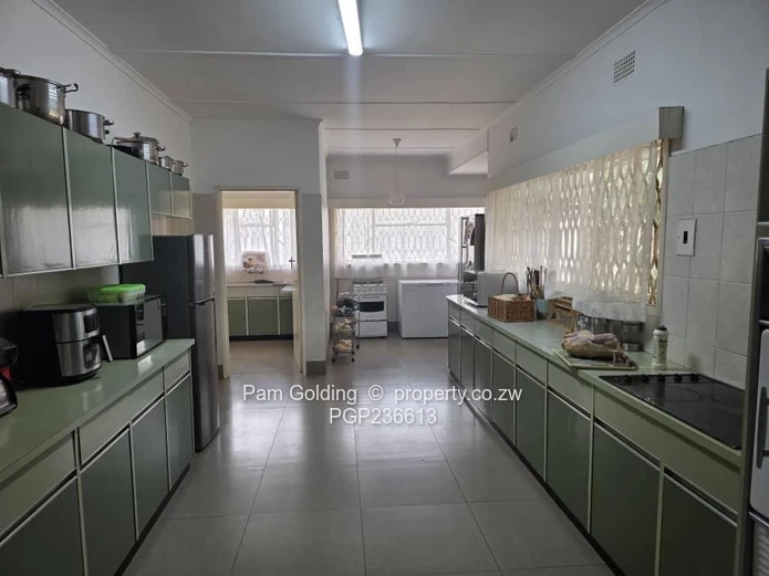 Elegant Well-maintained Family Residence (Sole Mandate)