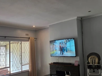 2 Bedroom Garden Flat
