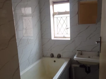 2 Bedroom Flat & Apartment