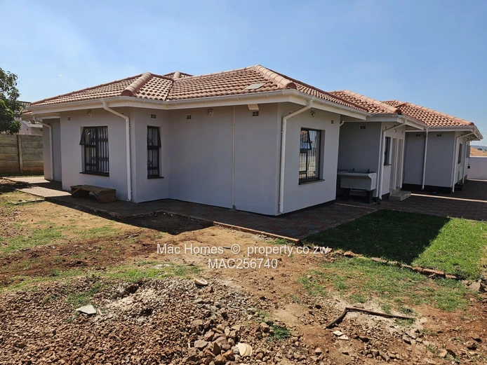 Neat 5 bedroom house for sale in Glaudina harare west
