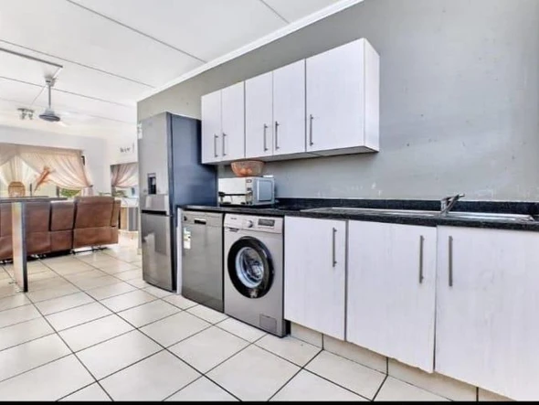 3 Bedroom Flat & Apartment