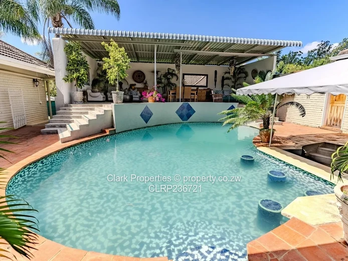 Elegant 5 Bedroom Guest Lodge/Family Retreat.