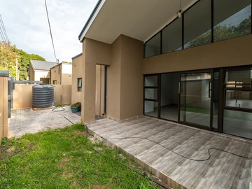 3 Bedroom Flat & Apartment