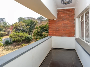 2 Bedroom Flat & Apartment