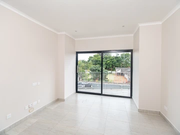 2 Bedroom Flat & Apartment