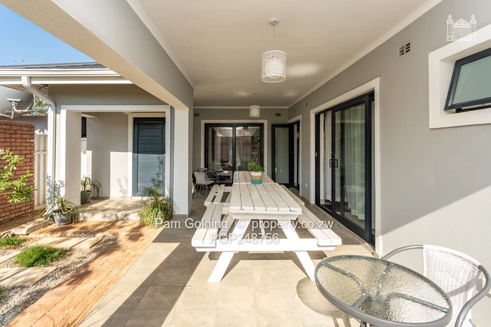 Stylishly Furnished 2 Bedroom Cottage