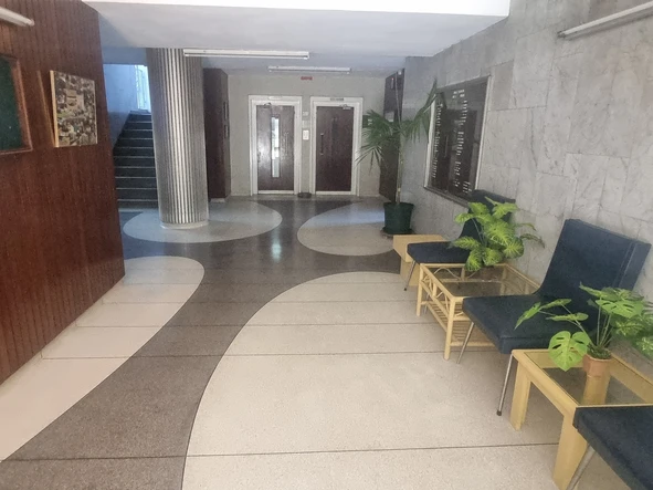 2 Bedroom Flat & Apartment