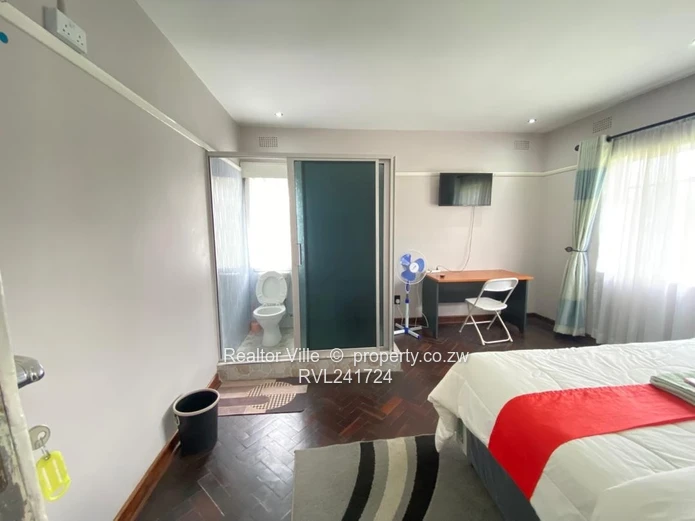 Secure Gated Eastlea Lodge with Spacious Garden & Borehole