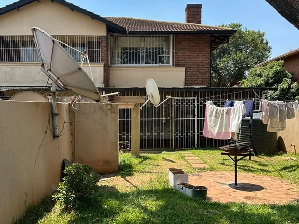 2 Bedroom Flat & Apartment