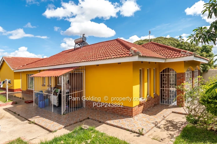 Family Home with Cottage (Sole Mandate)