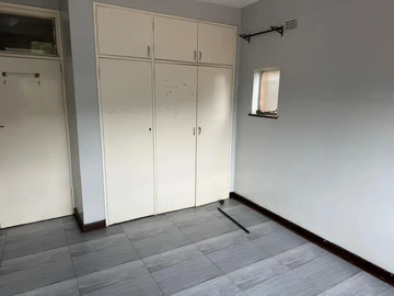 3 Bedroom Flat & Apartment