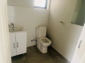 2 Bedroom Flat & Apartment