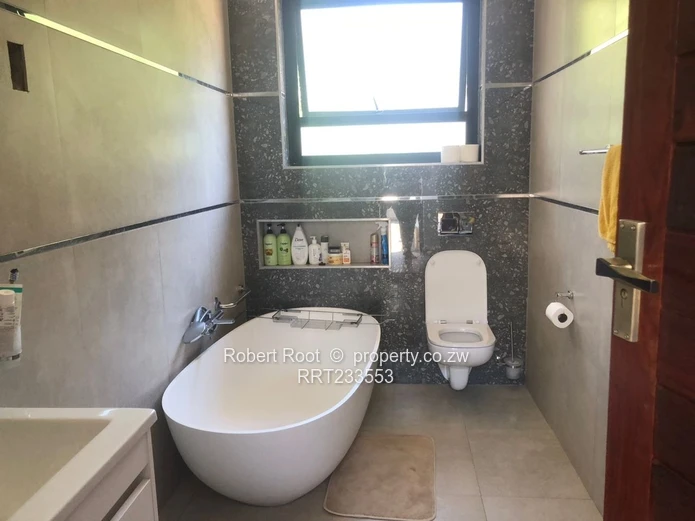 Stunning Home in Prestigious Neighboorhood