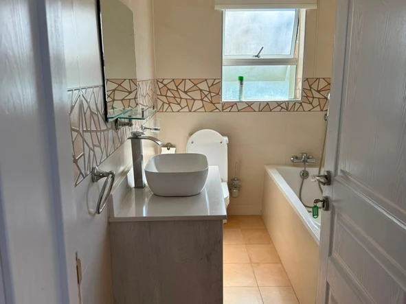 3 Bedroom Flat & Apartment