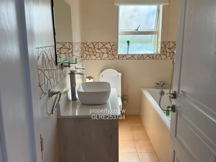 Sunlit Greystone Park 3-Bed Apartment — Balcony & Modern Baths