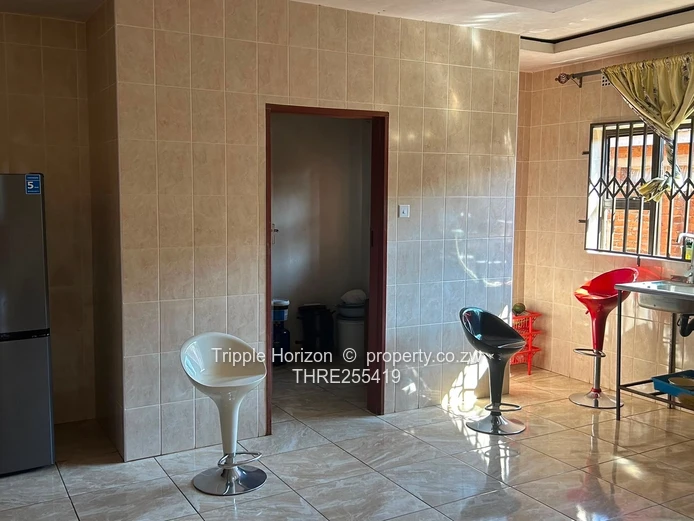 Spacious 4-Bed Westgate Home with Double Garage & Borehole