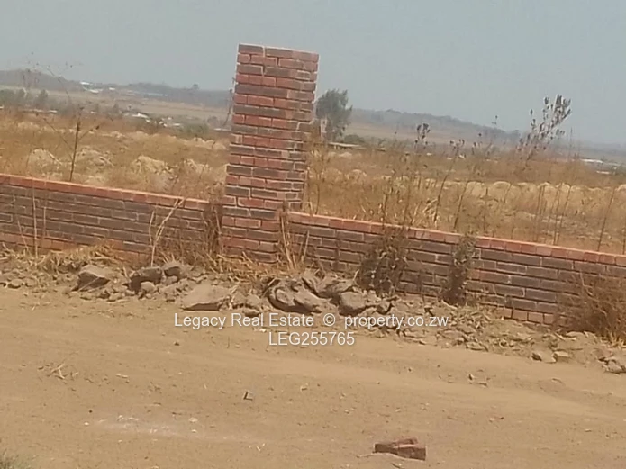 A choice of 23 stands available in a beautiful gated community SPITZKOP with brick layered boundary